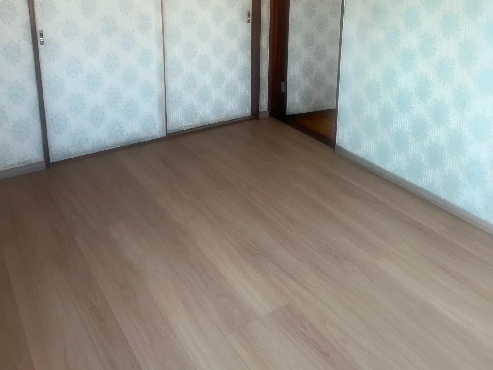 洋室床重ね張り工事